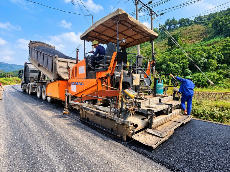 Lào Cai: Tăng tốc thi công tỉnh lộ 160, phấn đấu thảm nhựa trước Tết- Ảnh 4.