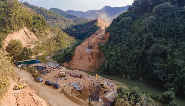 Vượt thách thức địa hình, đua tiến độ thi công cao tốc Chợ Mới - Bắc Kạn - Ảnh 4.