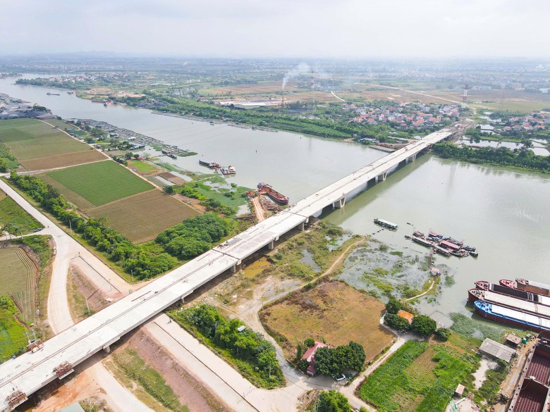 Cận cảnh dự án cầu hơn 2.000 tỷ đồng nối Bắc Ninh – Hải Phòng vừa hợp long- Ảnh 12.