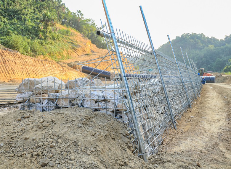 Vượt thách thức địa hình, đua tiến độ thi công cao tốc Chợ Mới - Bắc Kạn - Ảnh 9.