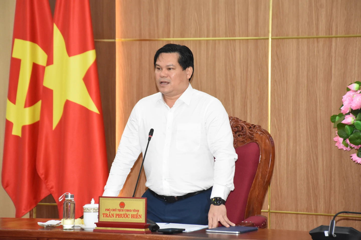 Phó Chủ tịch UBND tỉnh Trần Phước Hiền phát biểu kết luận cuộc họp.
