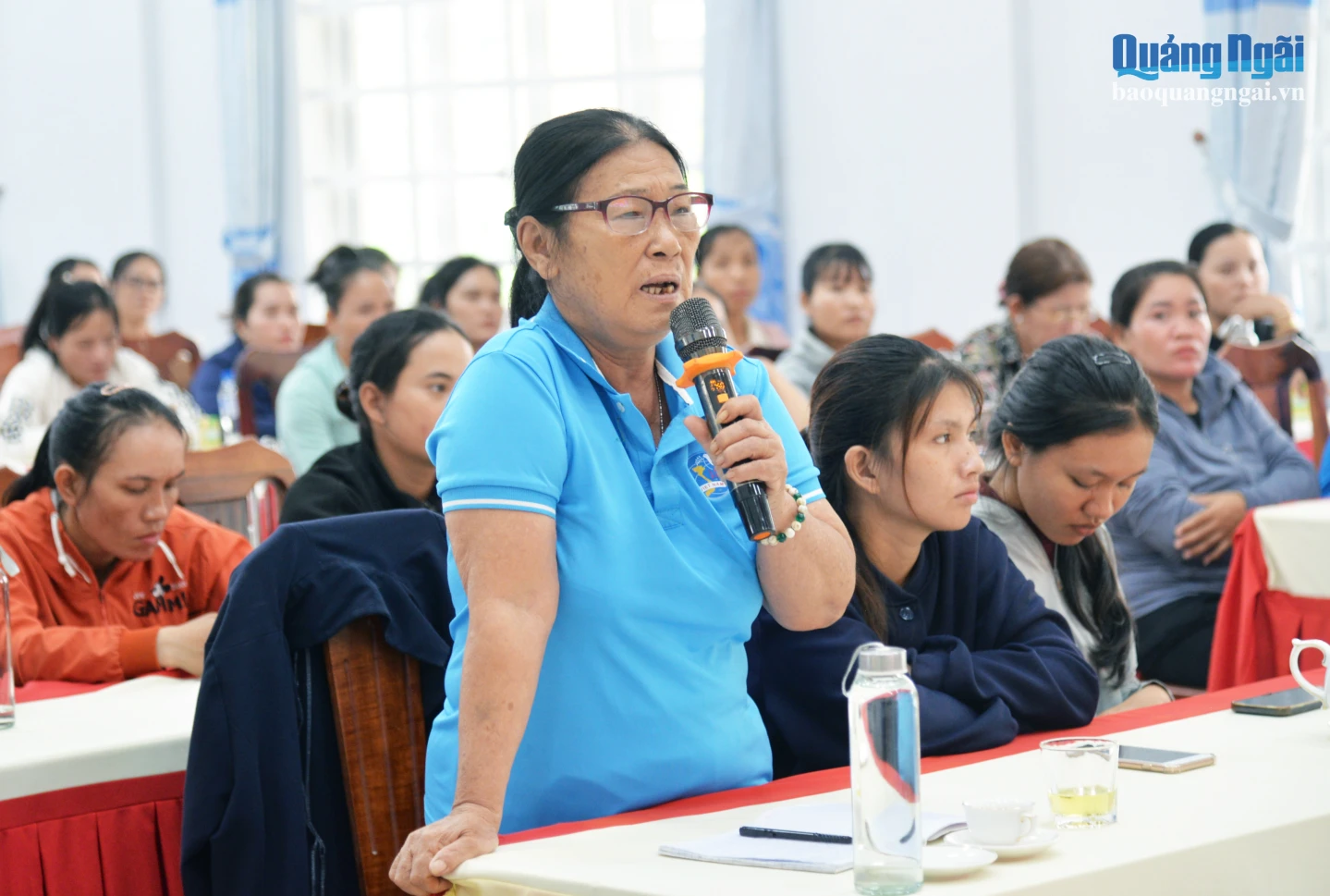 Cán bộ, hội viên phụ nữ xã Sơn Linh trao đổi một số nội dung tại buổi tập huấn.