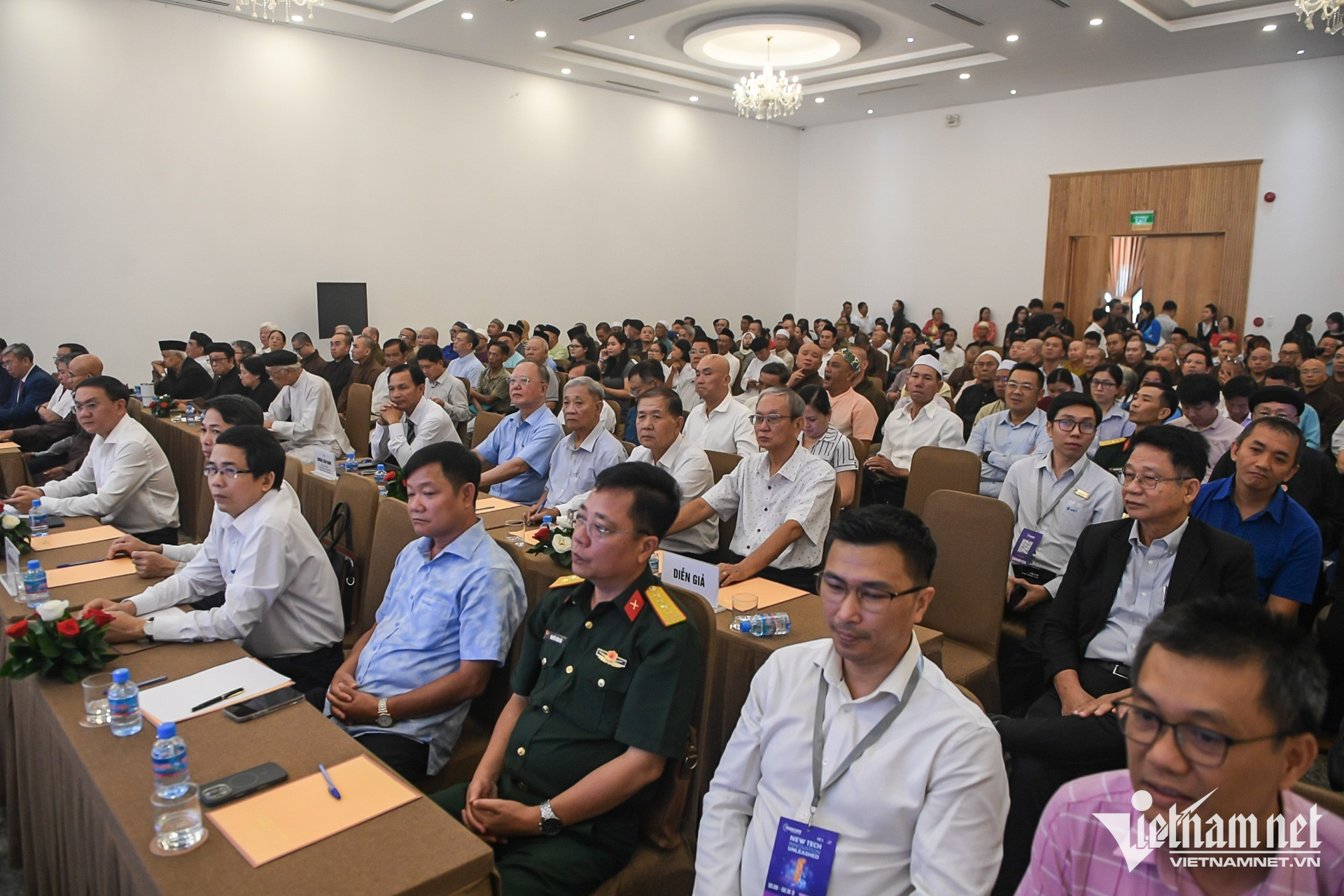 W-hội nghị DTTG TPHCM   nguyễn huế 7.jpg