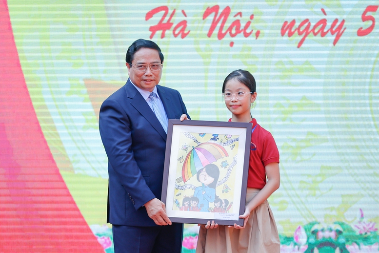 Thủ tướng: Con người là nguồn lực quý giá nhất để xây dựng và bảo vệ Tổ quốc*- Ảnh 3. Thủ tướng: Con người là nguồn lực quý giá nhất để xây dựng và bảo vệ Tổ quốc*- Ảnh 3.