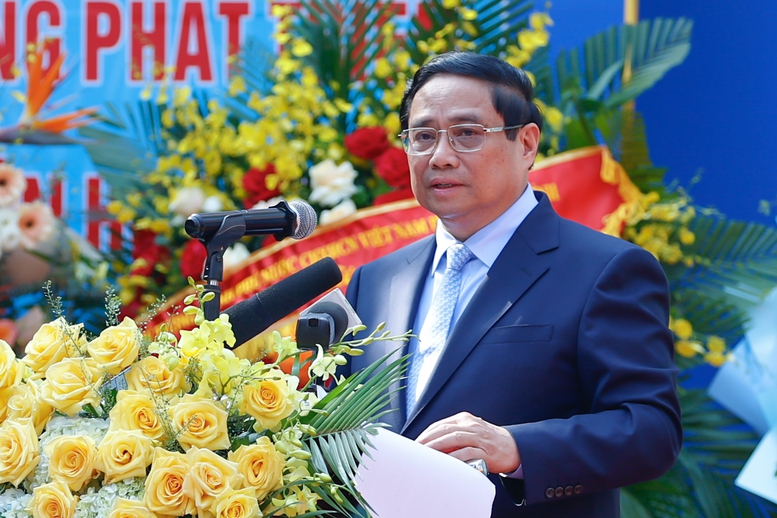 Thủ tướng: Con người là nguồn lực quý giá nhất để xây dựng và bảo vệ Tổ quốc*- Ảnh 1. Thủ tướng: Con người là nguồn lực quý giá nhất để xây dựng và bảo vệ Tổ quốc*- Ảnh 1.