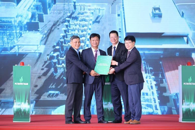 Thủ tướng khánh thành nhà máy điện LNG đầu tiên của Việt Nam – dự án kiểu mẫu, tiêu biểu về nhiều mặt- Ảnh 17. Thủ tướng khánh thành nhà máy điện LNG đầu tiên của Việt Nam – dự án kiểu mẫu, tiêu biểu về nhiều mặt- Ảnh 17.