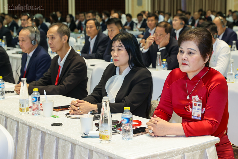 Hai Thủ tướng dự Hội nghị xúc tiến đầu tư Việt Nam-Lào: 