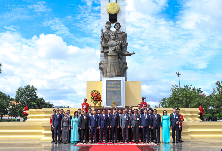 Thủ tướng Lê Minh Hưng đặt vòng hoa tại Đài Độc lập, Đài tưởng niệm cố Quốc vương Norodom Sihanouk, Đài Hữu nghị Campuchia-Việt Nam- Ảnh 7.
