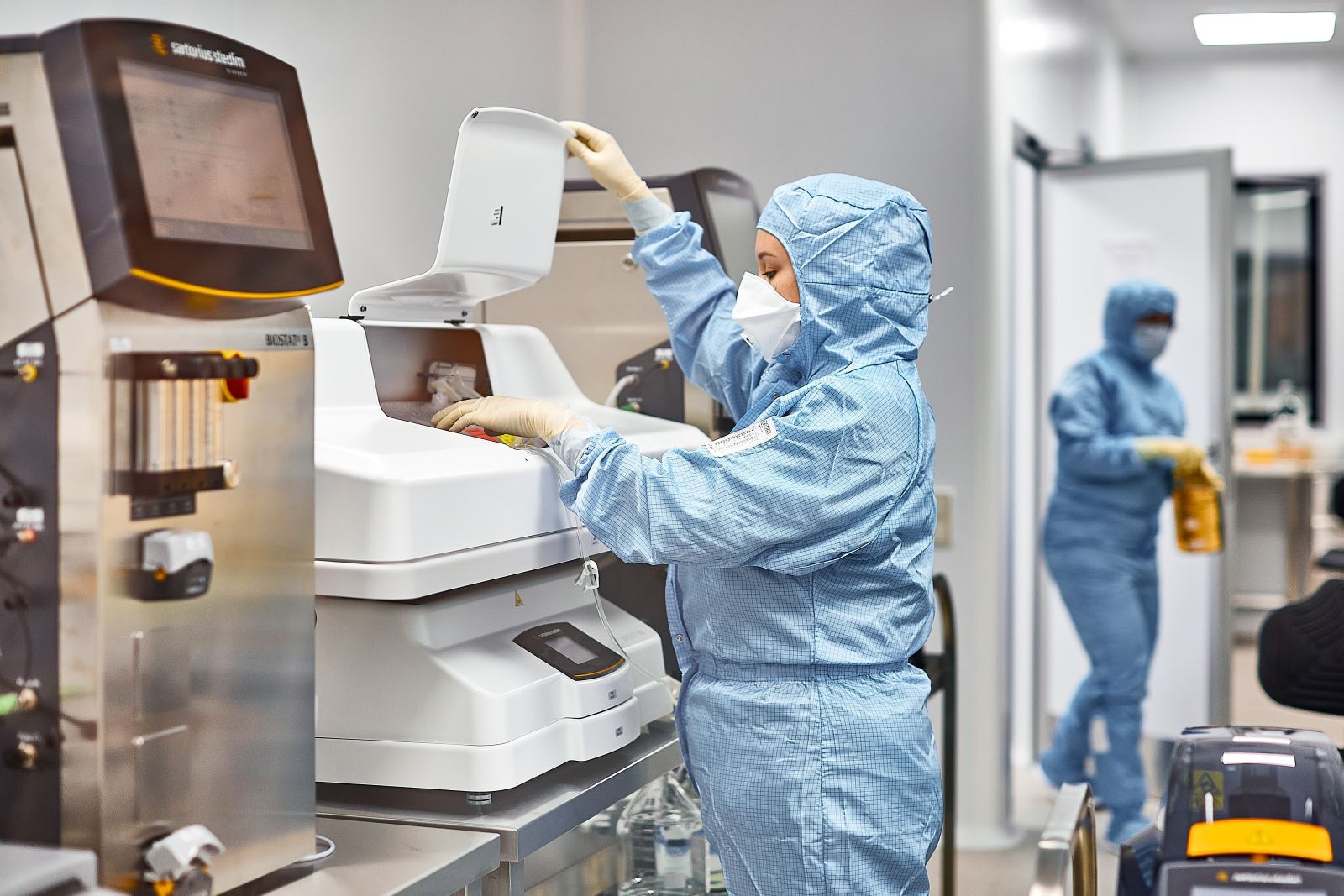 Việt Nam và Nga ký kết thỏa thuận chiến lược về chuyển giao công nghệ vaccine mRNA điều trị ung thư Chú thích ảnh