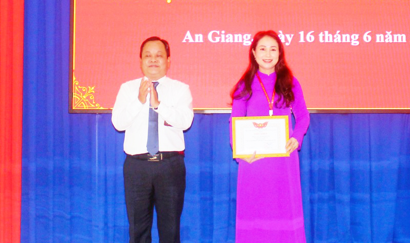 Trường Chính trị Tôn Đức Thắng trao 20 giải Cuộc thi Chính luận bảo vệ nền tảng tư tưởng của Đảng