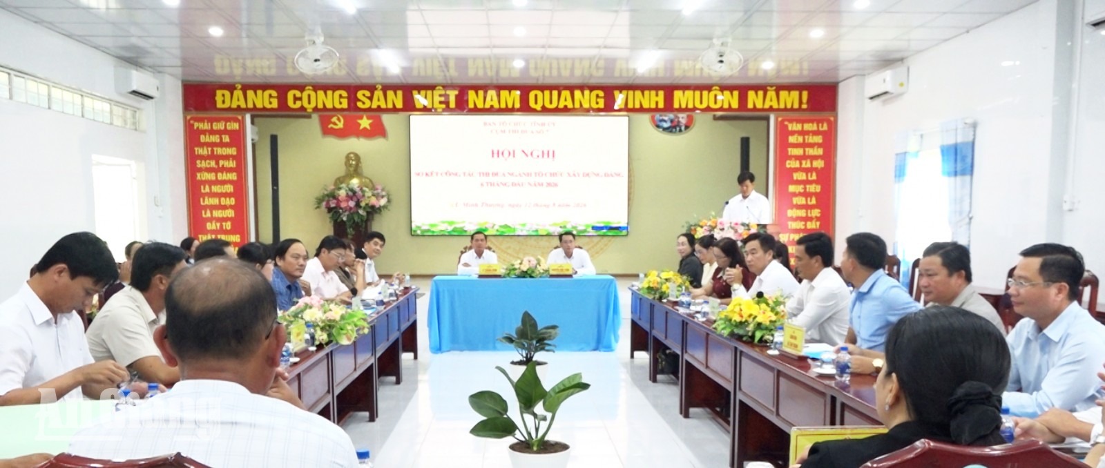 Đẩy mạnh đổi mới công tác xây dựng Đảng ở cơ sở