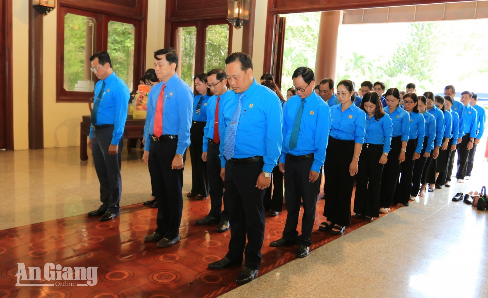 Đoàn công tác Liên đoàn Lao động tỉnh An Giang viếng, dâng hương, tưởng niệm Chủ tịc Tôn Đức Thắng