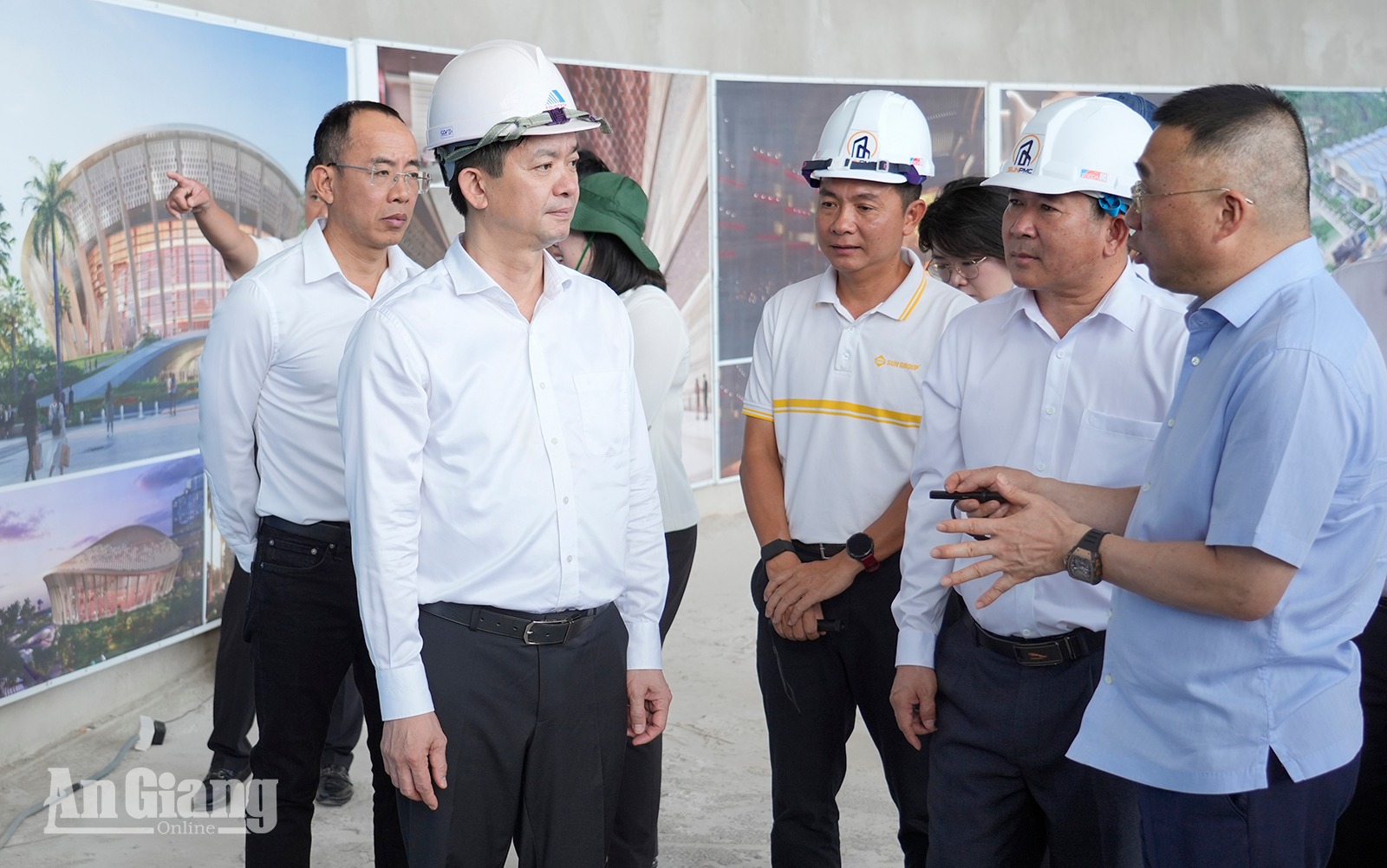 Bí thư Tỉnh ủy An Giang Lê Quang Tùng kiểm tra các công trình phục vụ Hội nghị APEC tại Phú Quốc