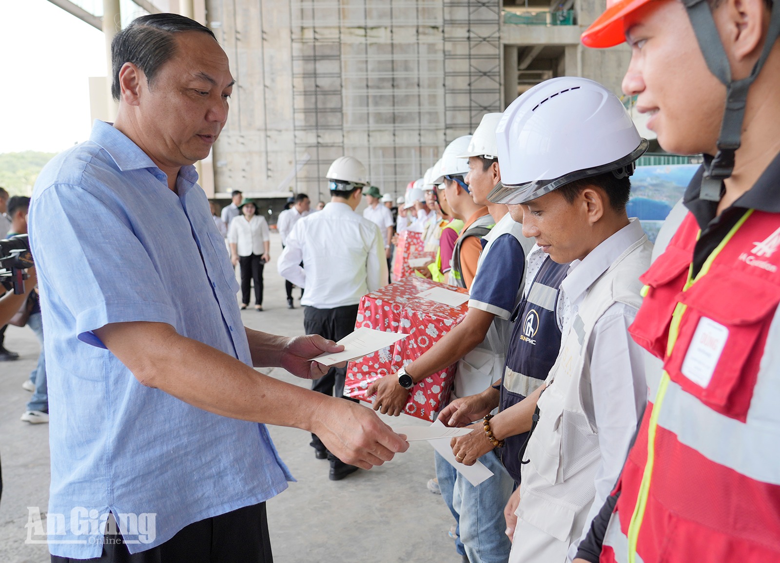 Bí thư Tỉnh ủy An Giang Lê Quang Tùng kiểm tra các công trình phục vụ Hội nghị APEC tại Phú Quốc
