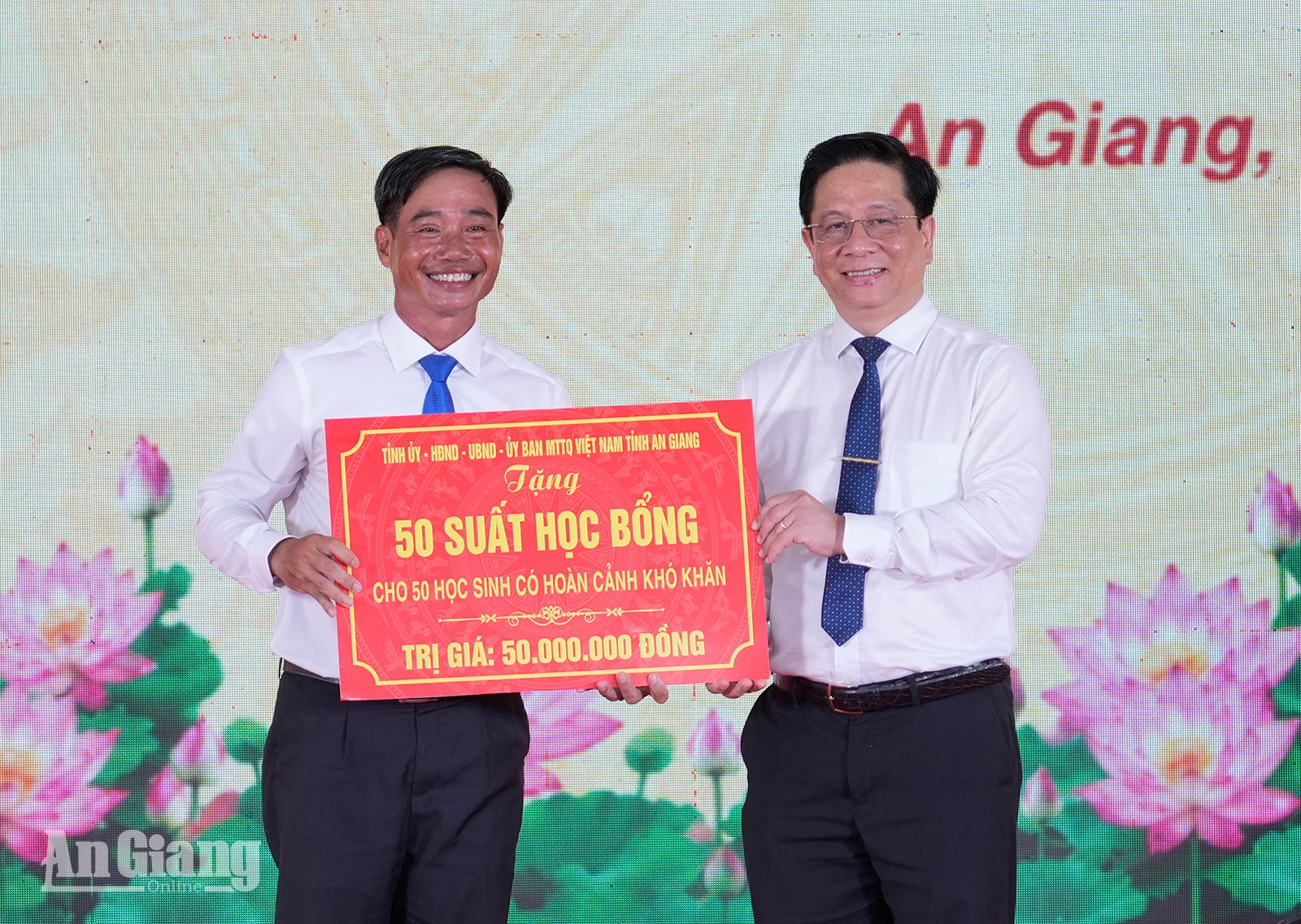 Ngày khai trường dưới mái trường nội trú hơn 187 tỷ đồng