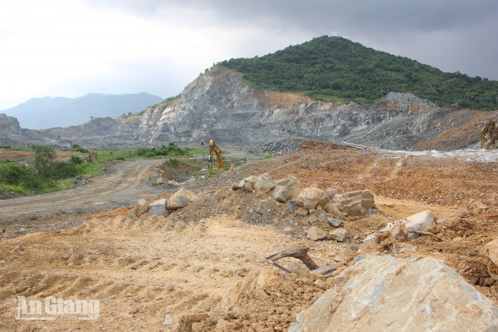 Phó Chủ tịch UBND tỉnh An Giang Ngô Công Thức kiểm tra, khảo sát mở rộng kênh Vĩnh Tế và các mỏ đá