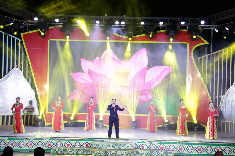 Tiết mục đơn ca nam img-0303.jpg