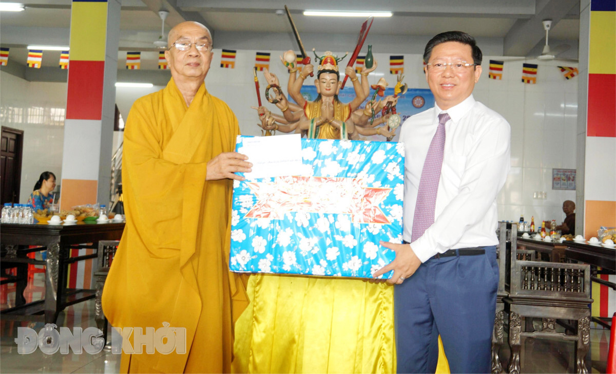 Phó bí thư Thường trực Tỉnh ủy Trần Thanh Lâm thăm và chúc mừng lễ Phật đản Phật lịch 2569 - Dương lịch năm 2025