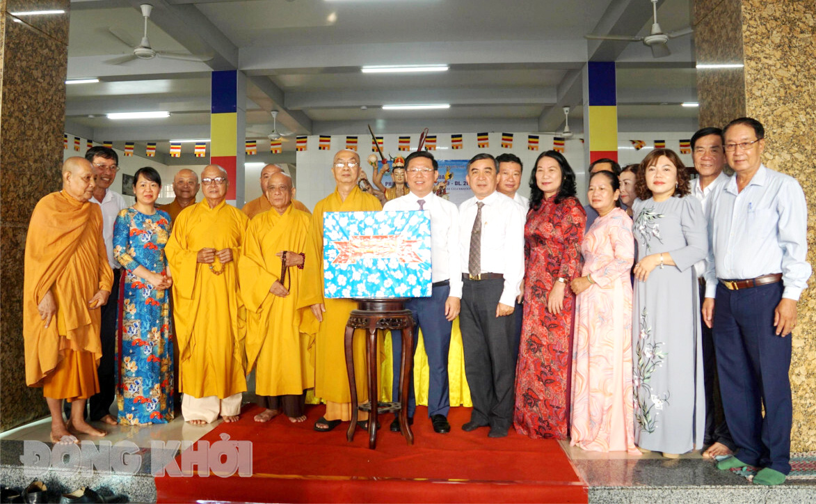 Phó bí thư Thường trực Tỉnh ủy Trần Thanh Lâm thăm và chúc mừng lễ Phật đản Phật lịch 2569 - Dương lịch năm 2025