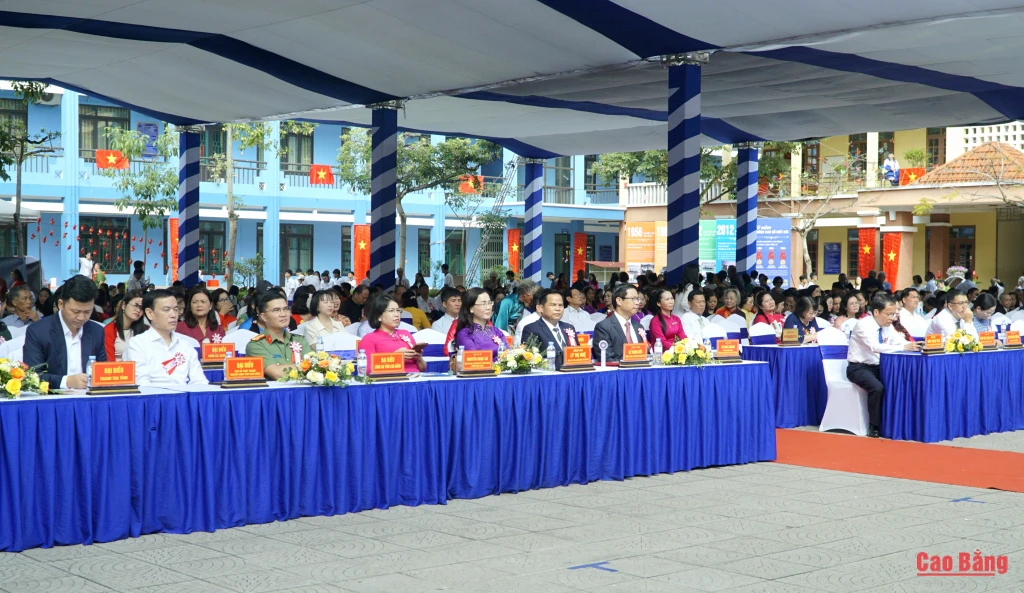 Các đại biểu dự lễ kỷ niệm.
