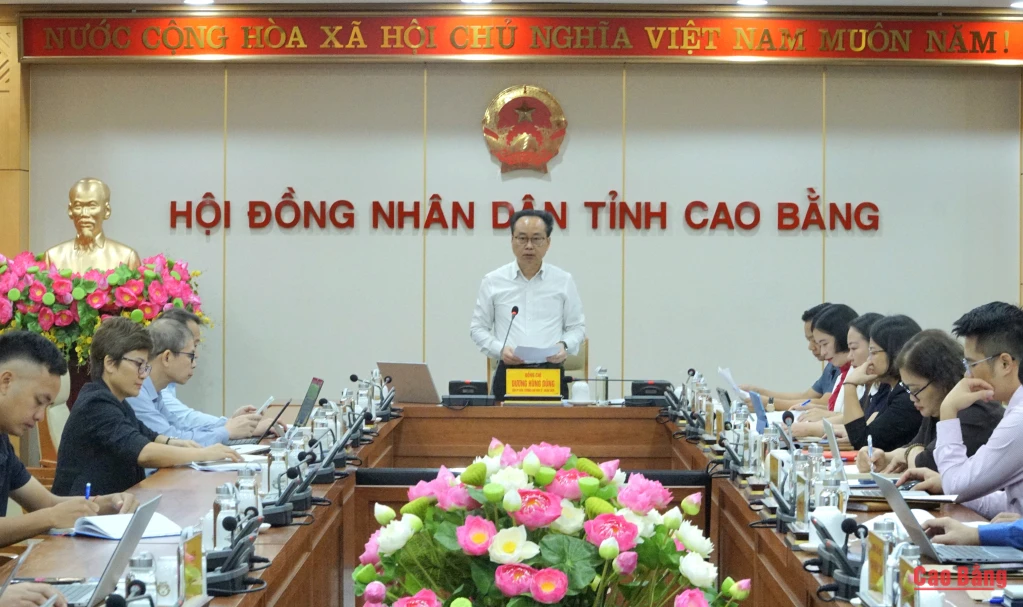 Trưởng Ban Kinh tế - Ngân sách Dương Hùng Dũng kết luận cuộc họp.