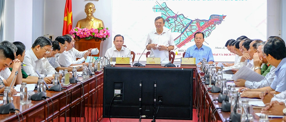 Lãnh đạo thành phố làm việc với xã Nhơn Ái và Thạnh Phú