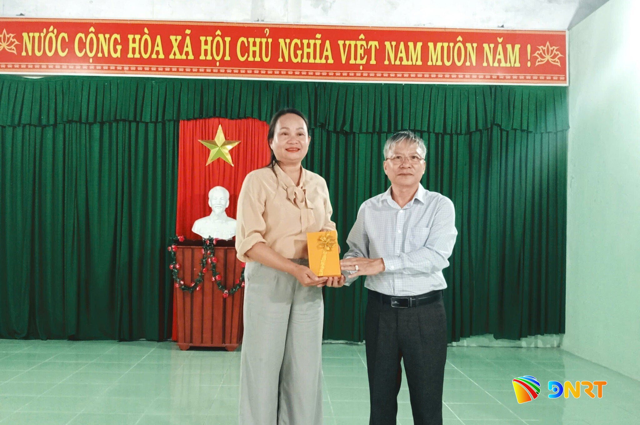 tang-qua-thon (1)