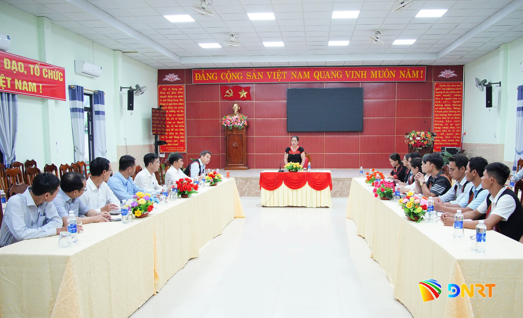Quang cảnh buổi sinh hoạt chi bộ. Ảnh: VINH ANH