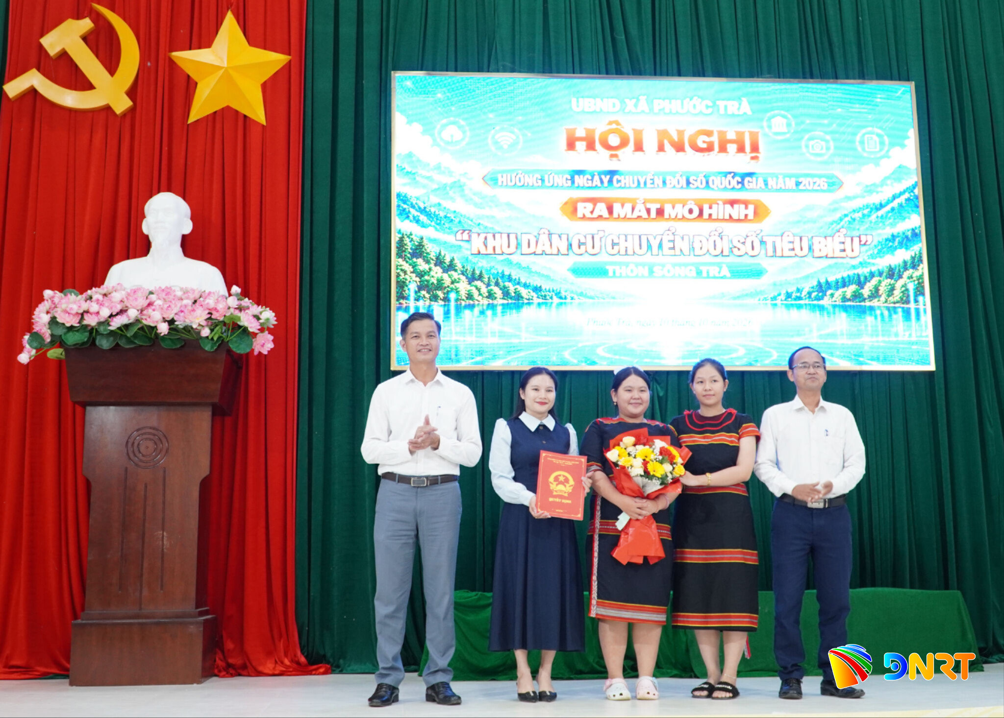 anh-phuoc-tra-chuyen-doi-so-43e30b7f40884a09fc398988826c4d5a.jpg