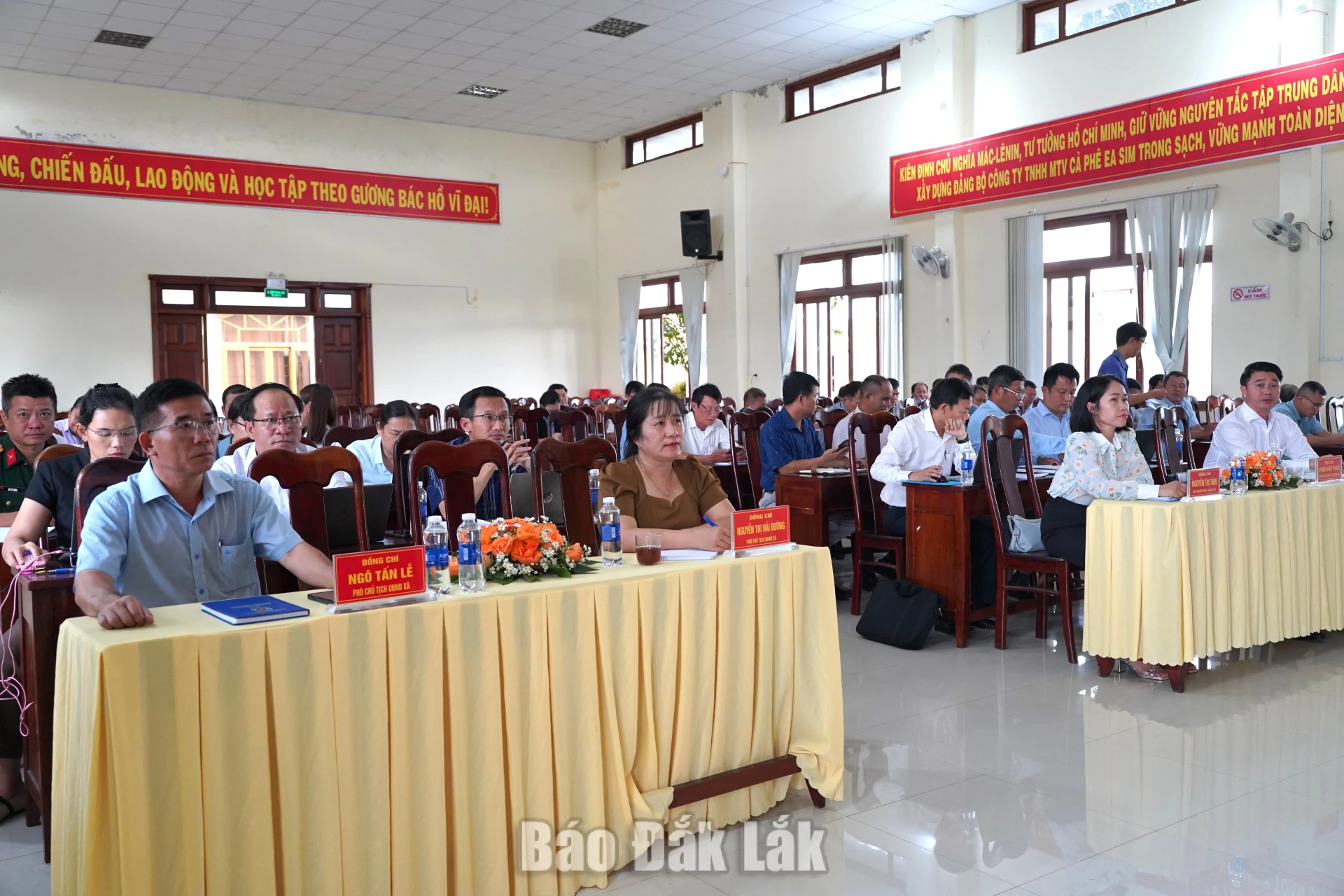 Đại biểu tham dự hội nghị.