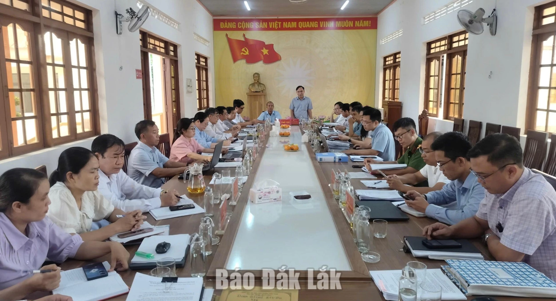 Quang cảnh buổi làm việc.