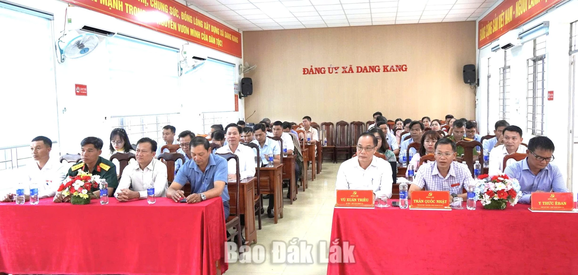 Các đại biểu tham dự hội nghị.
