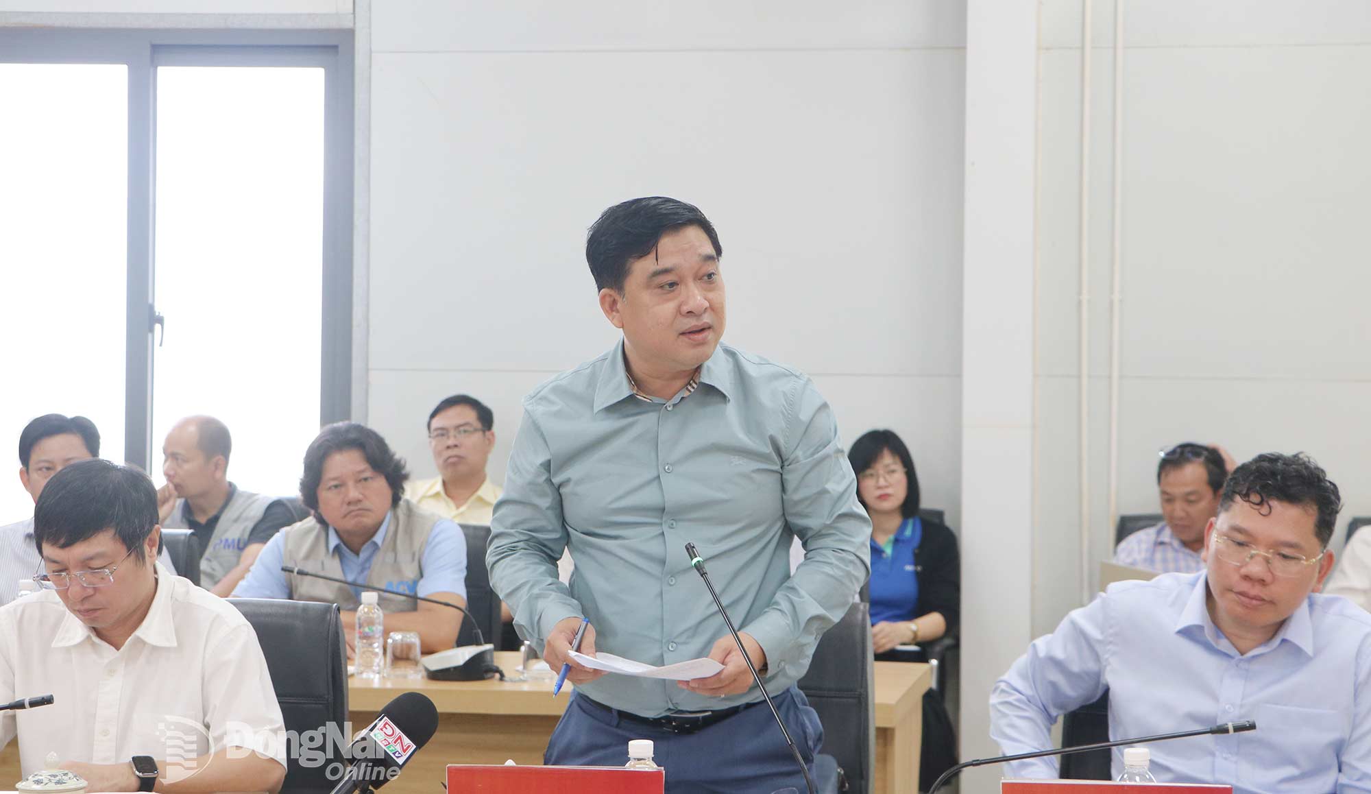 Thành ủy viên, Phó Chủ tịch UBND thành phố Hồ Văn Hà phát biểu ý kiến tại buổi làm việc. Ảnh: Phạm Tùng