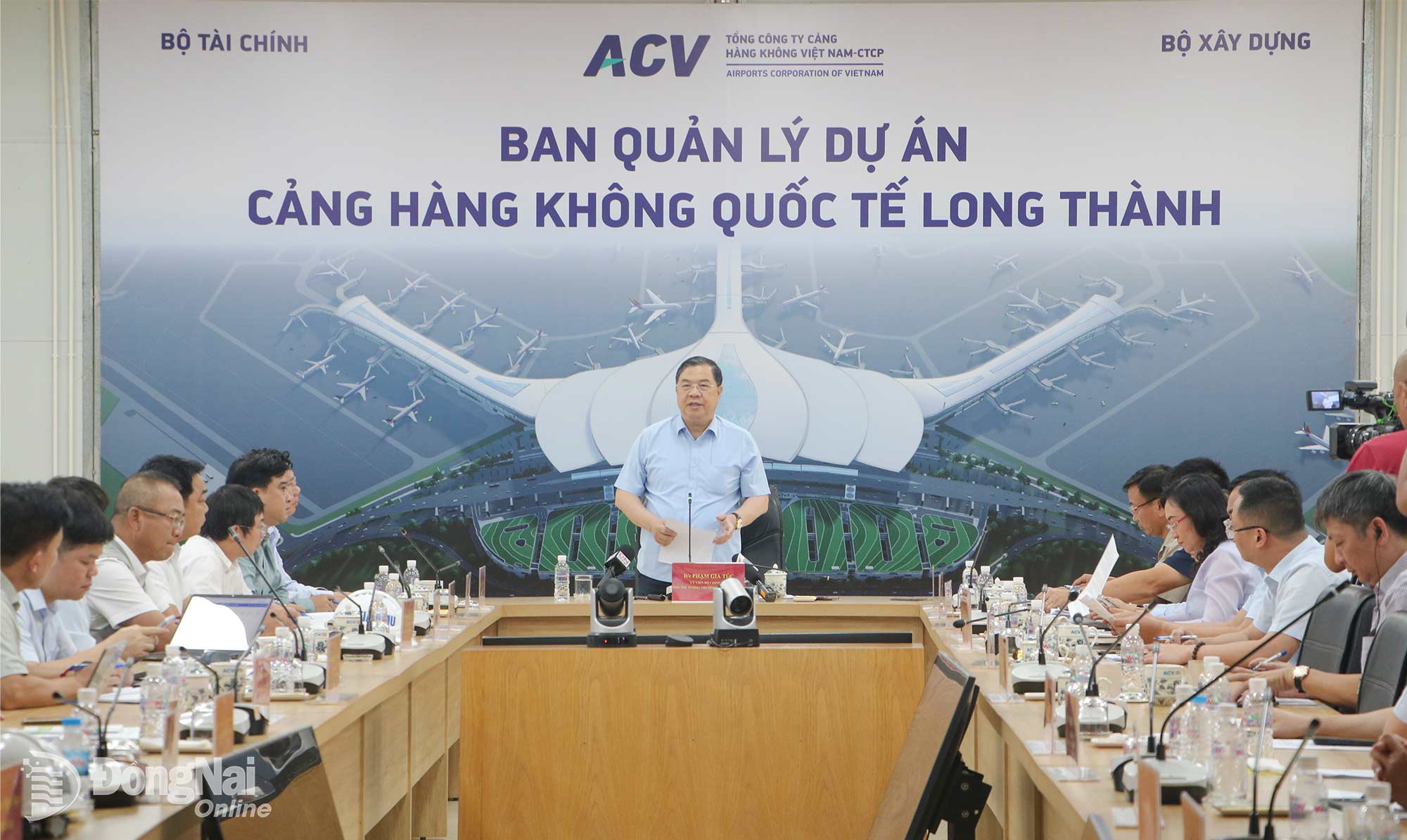 Ủy viên Bộ Chính trị, Phó Thủ tướng Thường trực Chính phủ Phạm Gia Túc phát biểu tại buổi làm việc về tiến độ Dự án Sân bay Long Thành và các tuyến giao thông kết nối. Ảnh: Phạm Tùng