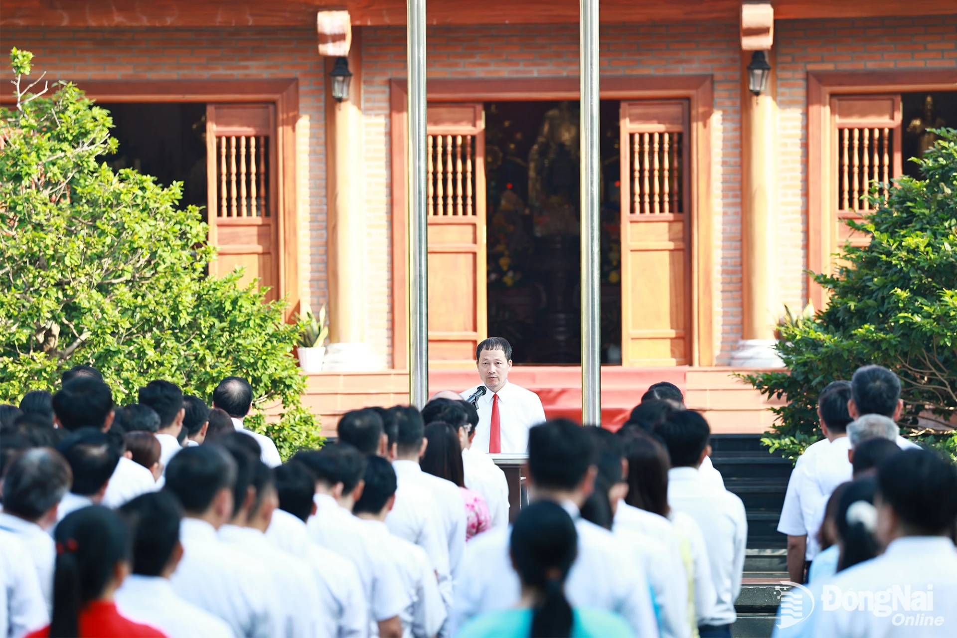 Đồng chí Vũ Hồng Văn, Ủy viên Trung ương Đảng, Bí thư Thành ủy, Trưởng đoàn Đại biểu Quốc hội thành phố phát biểu tại buổi lễ chào cờ đầu tuần. Ảnh: Công Nghĩa