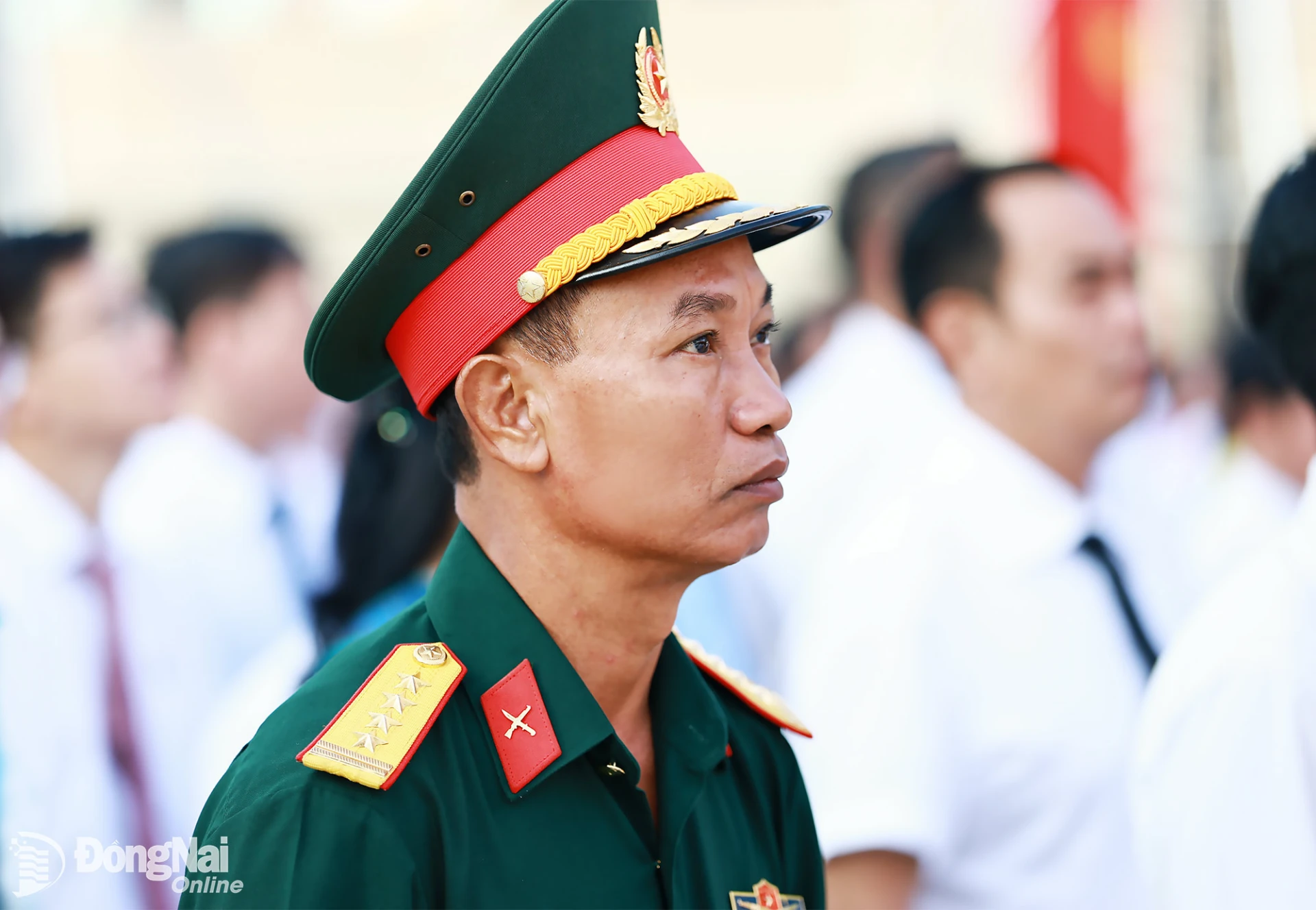Cán bộ Bộ Chỉ huy Quân sự thành phố lắng nghe phát biểu chỉ đạo của Thường trực Thành ủy. Ảnh: Công Nghĩa