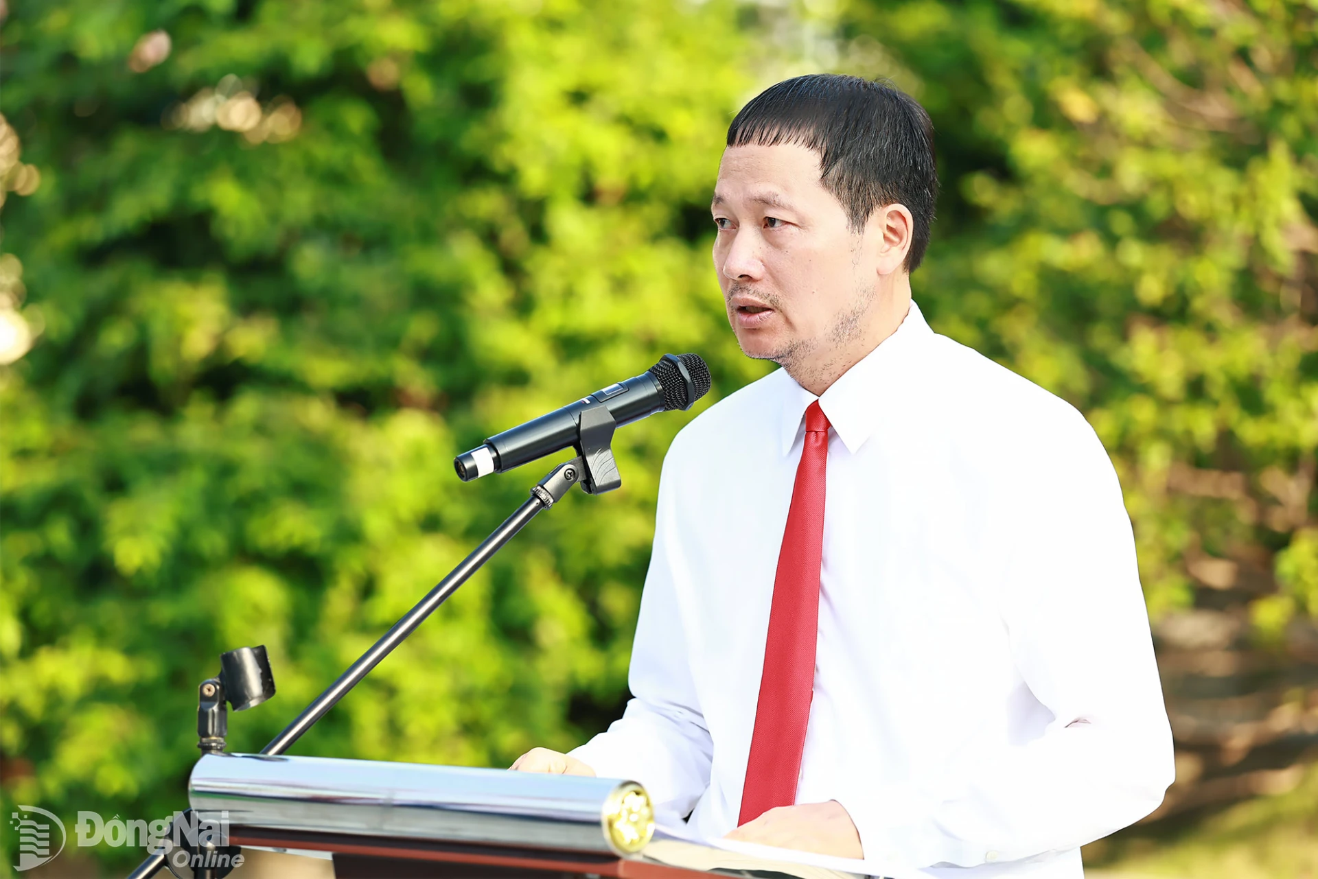 Đồng chí Vũ Hồng Văn, Ủy viên Trung ương Đảng, Bí thư Thành ủy, Trưởng đoàn Đại biểu Quốc hội thành phố phát biểu tại buổi lễ chào cờ đầu tuần. Ảnh: Công Nghĩa