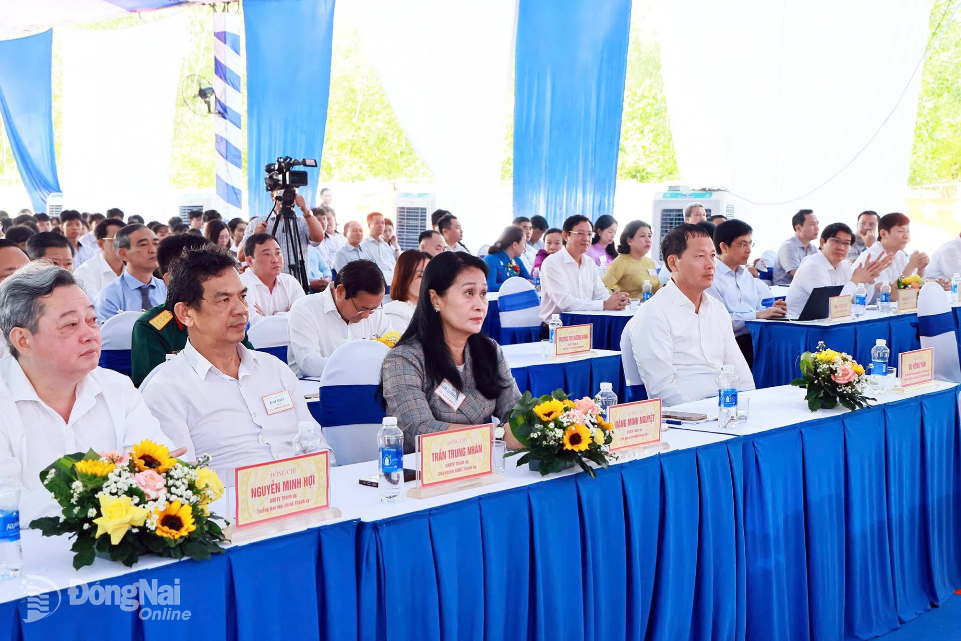 Đồng chí Vũ Hồng Văn, Ủy viên Trung ương Đảng, Bí thư Thành ủy, Trưởng đoàn Đại biểu Quốc hội thành phố Đồng Nai cùng các đồng chí lãnh đạo thành phố dự buổi lễ. Ảnh: Công Nghĩa