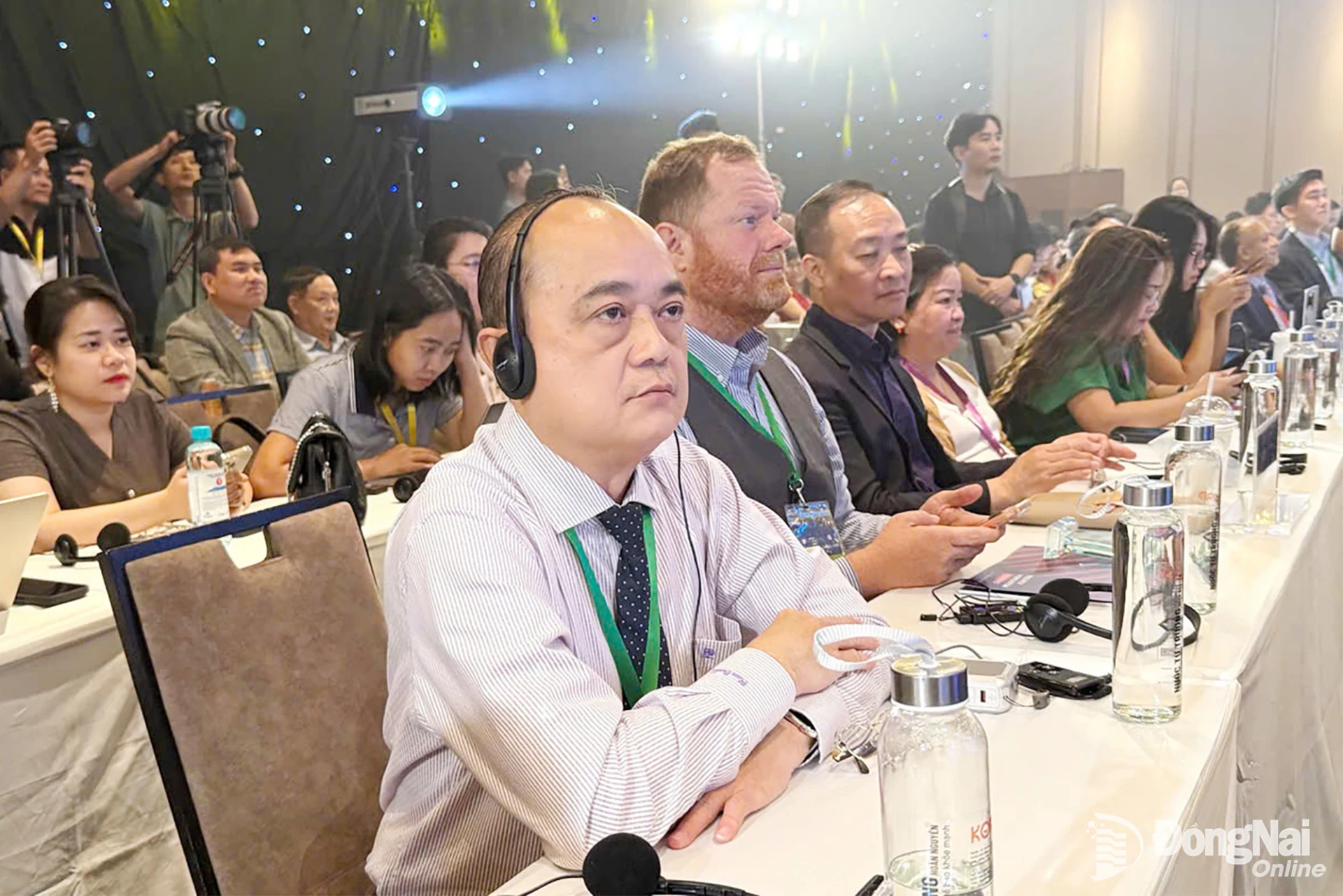 Phó Giám đốc Sở Khoa học và Công nghệ Đồng Nai Võ Hoàng Khai và các đại biểu tham gia các phiên diễn đàn tại hội nghị. Ảnh: CTV
