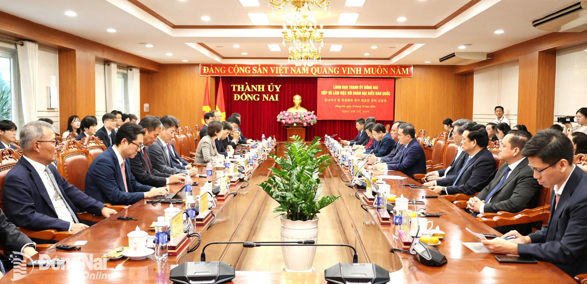Quang cảnh buổi làm việc. Ảnh: Ngọc Liên