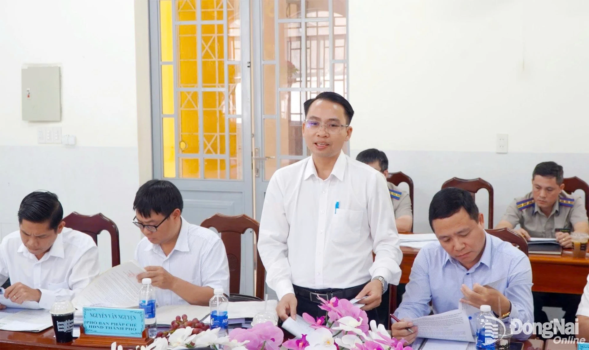 Thành viên đoàn giám sát tham gia phát biểu tại buổi làm việc. Ảnh: An Nhơn  