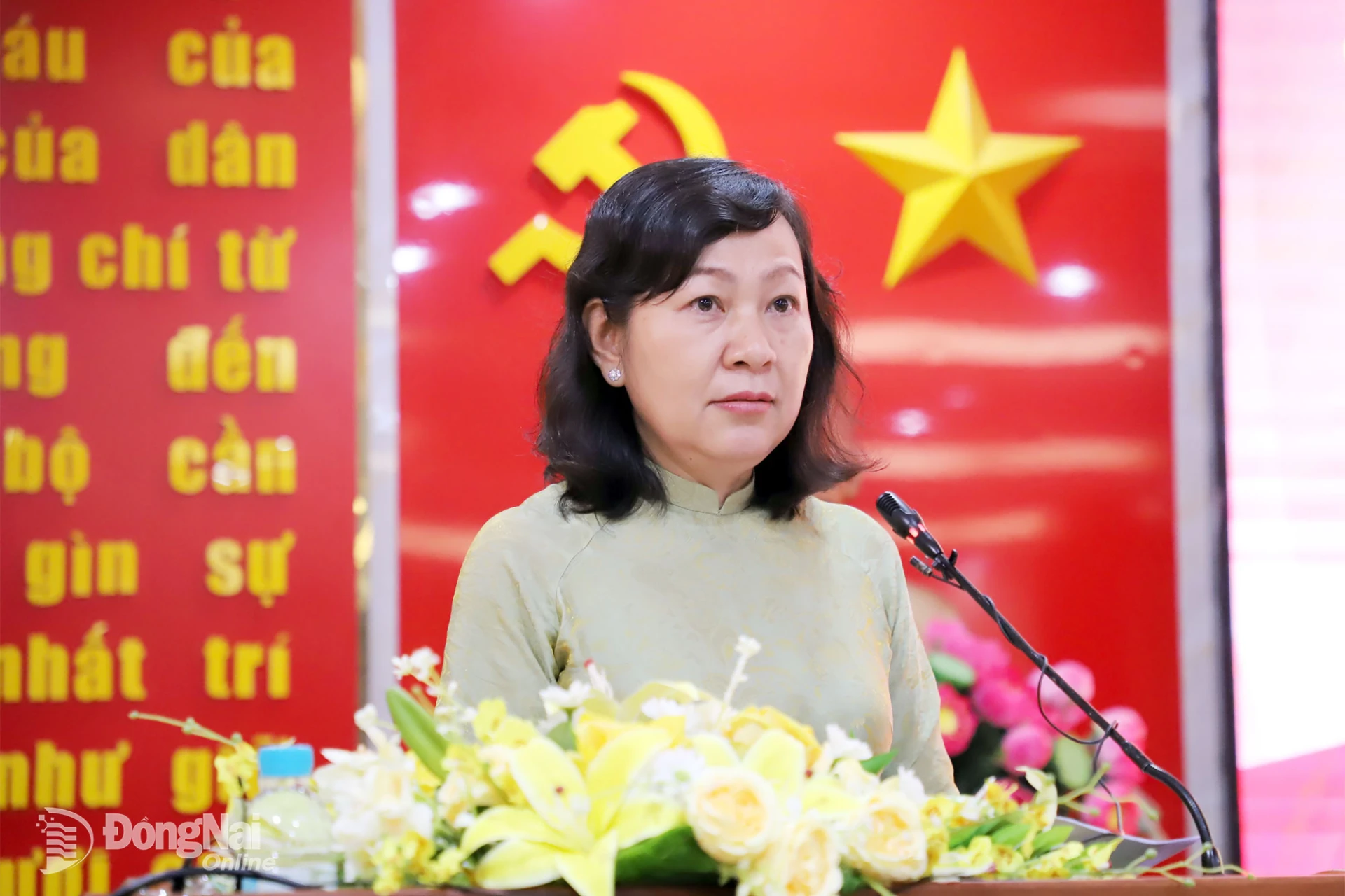 Phó Bí thư Thành ủy, Chủ tịch Ủy ban MTTQ Việt Nam thành phố Đồng Nai Huỳnh Thị Hằng phát biểu tại hội thảo. Ảnh: My Ny
