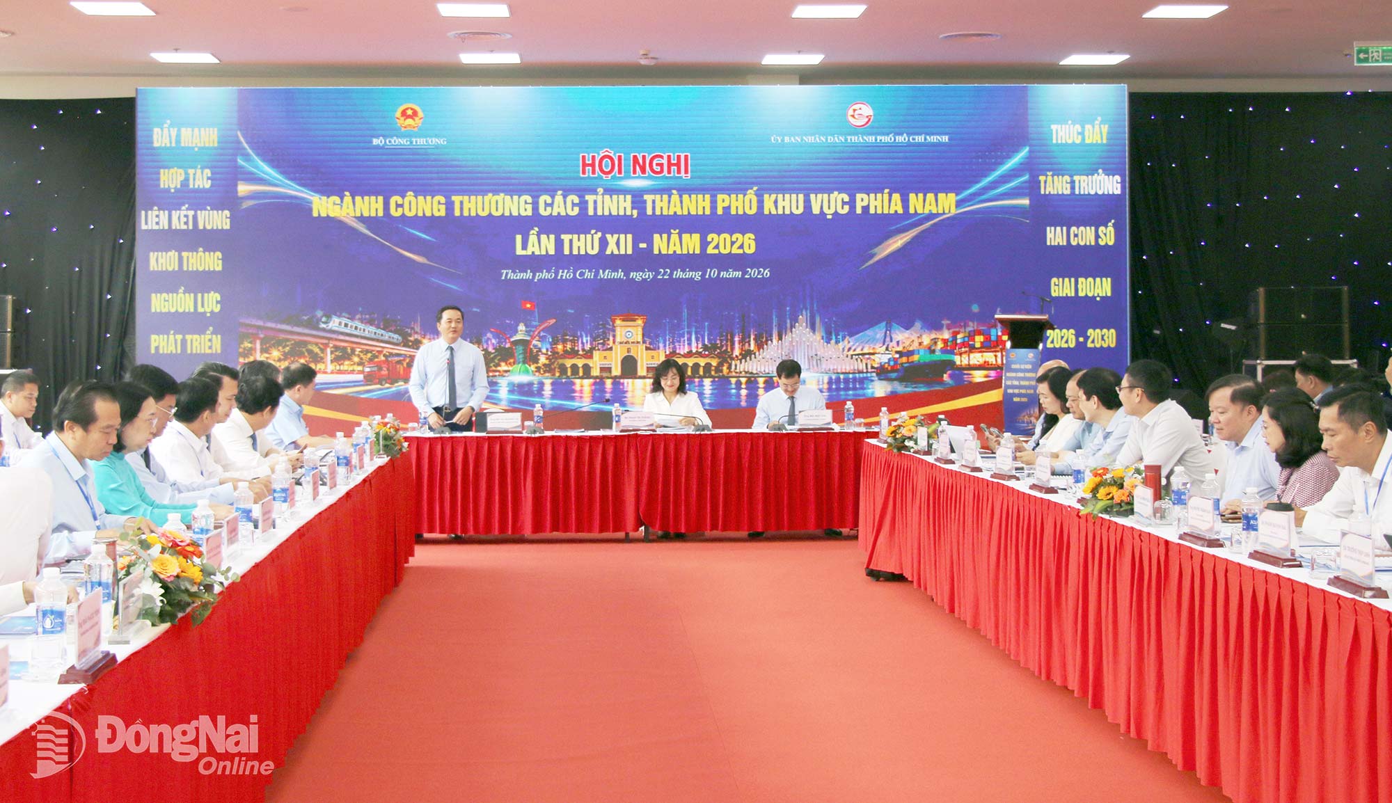 Phiên thảo luận, trao đổi tại hội nghị. Ảnh: Hải Quân