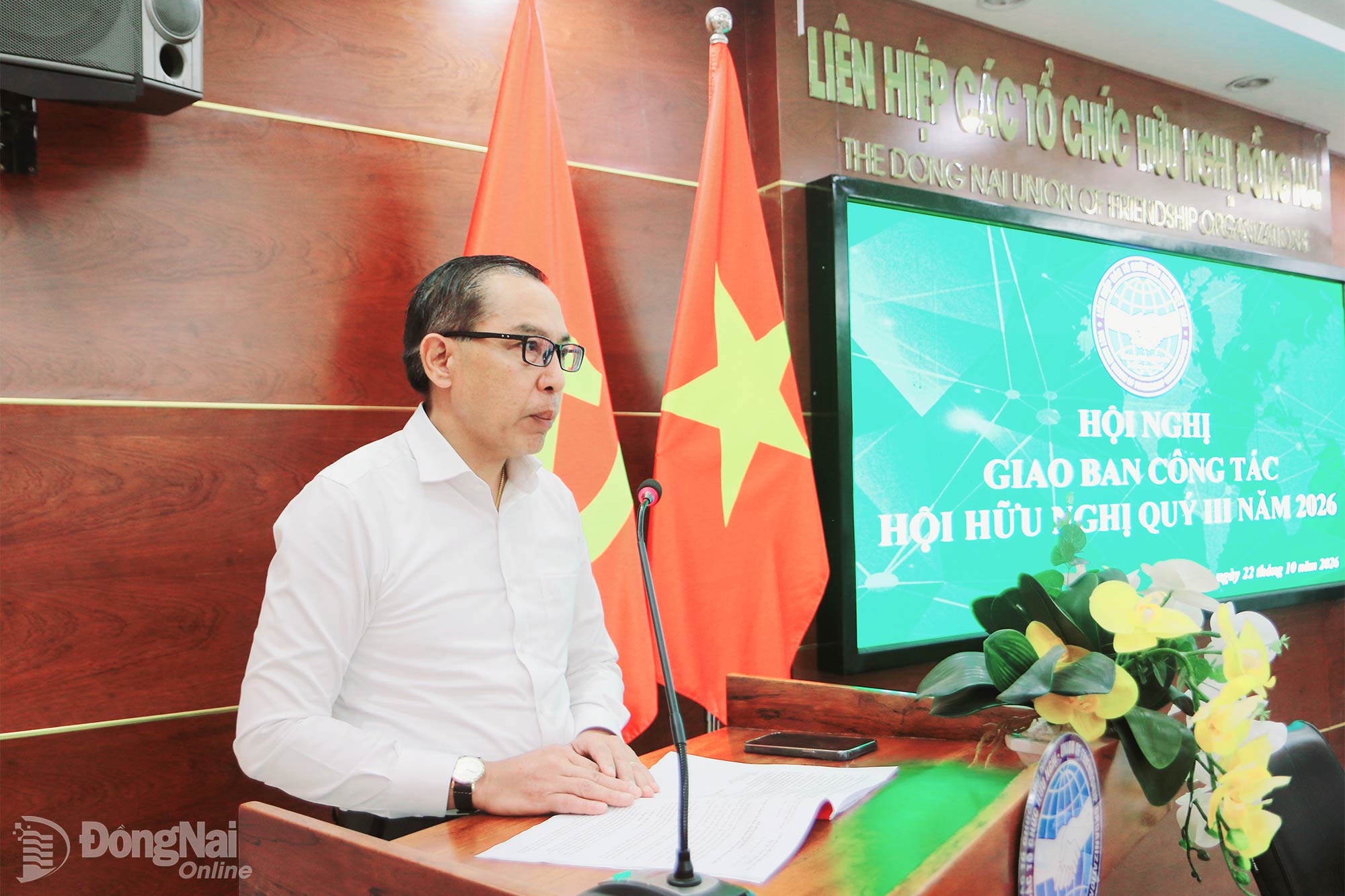 Phó Giám đốc Sở Ngoại vụ thành phố, Phó Chủ tịch Liên hiệp các tổ chức hữu nghị thành phố Đồng Nai Nguyễn Viết Thắng phát biểu tại hội nghị. Ảnh: Văn Truyên