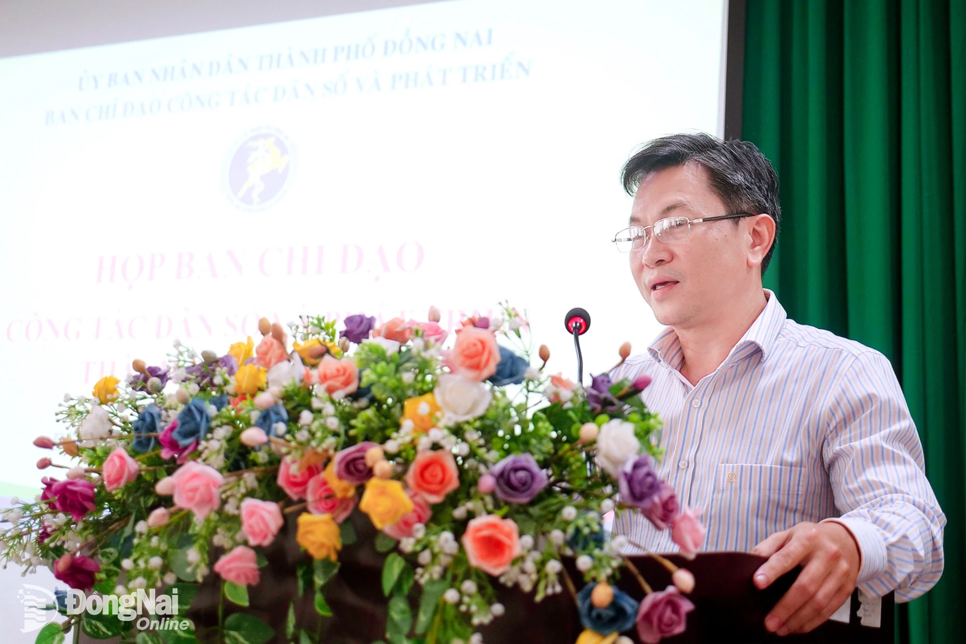 Phó Giám đốc Sở Y tế, Phó Trưởng ban Thường trực Ban chỉ đạo công tác Dân số và Phát triển thành phố Lê Anh Tuấn phát biểu chỉ đạo tại hội nghị. Ảnh: Hạnh Dung