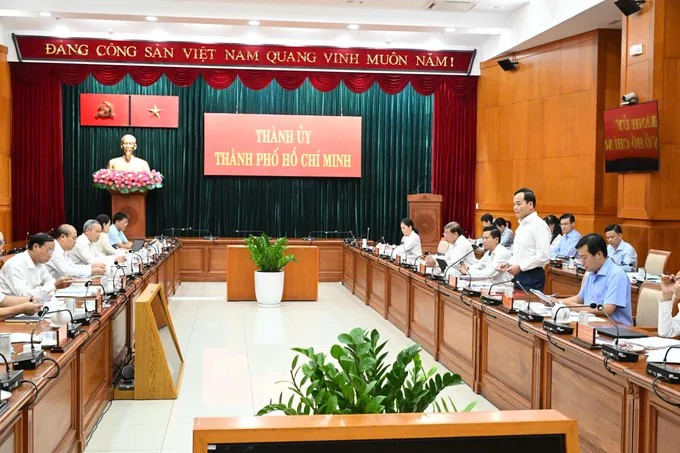 Đồng chí Trần Lưu Quang phát biểu kết luận phiên họp thứ 15. Ảnh: VIỆT DŨNG