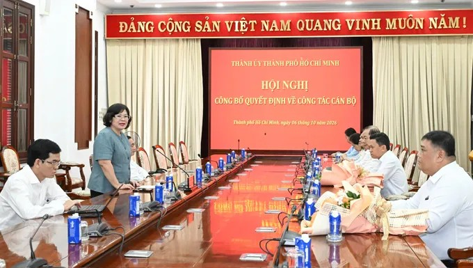 Phó Bí thư Thành ủy TPHCM Văn Thị Bạch Tuyết phát biểu giao nhiệm vụ (Ảnh VIỆT DŨNG)