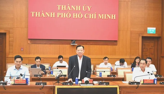 Chủ tịch HĐQT Tập đoàn Becamex Nguyễn Văn Hùng phát biểu trong buổi làm việc. Ảnh: VĂN MINH