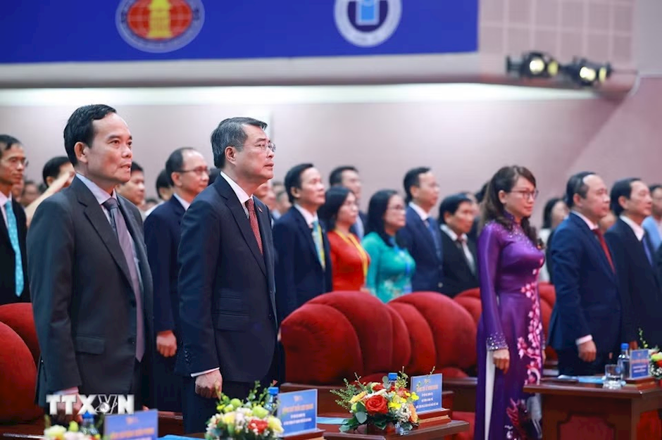 Thủ tướng Lê Minh Hưng và các đại biểu dự Lễ khai khóa Đại học Quốc gia Thành phố Hồ Chí Minh năm 2026. (Ảnh: Dương Giang/TTXVN)