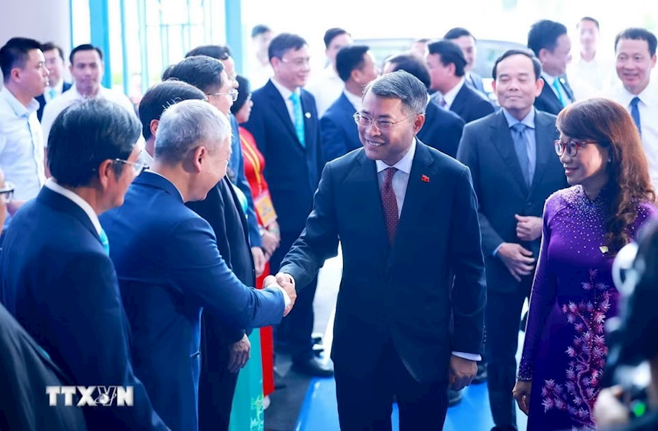 Thủ tướng Lê Minh Hưng đến dự Lễ khai khóa Đại học Quốc gia Thành phố Hồ Chí Minh năm 2026. (Ảnh: Dương Giang/TTXVN)